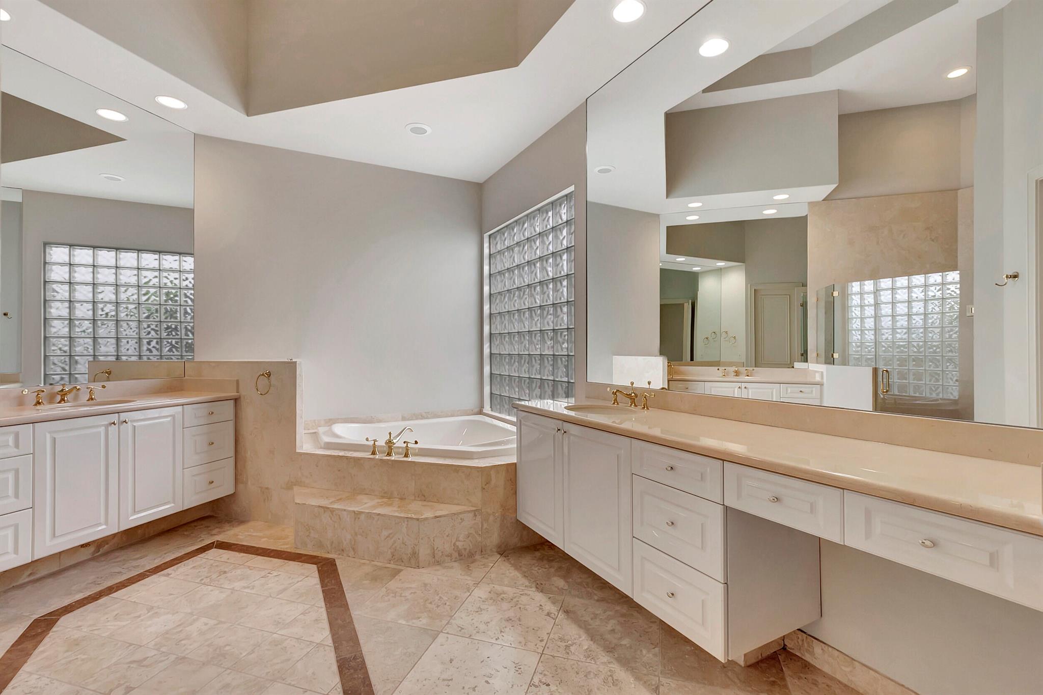 LANDINGS AT WOODFIELD COU - Residential