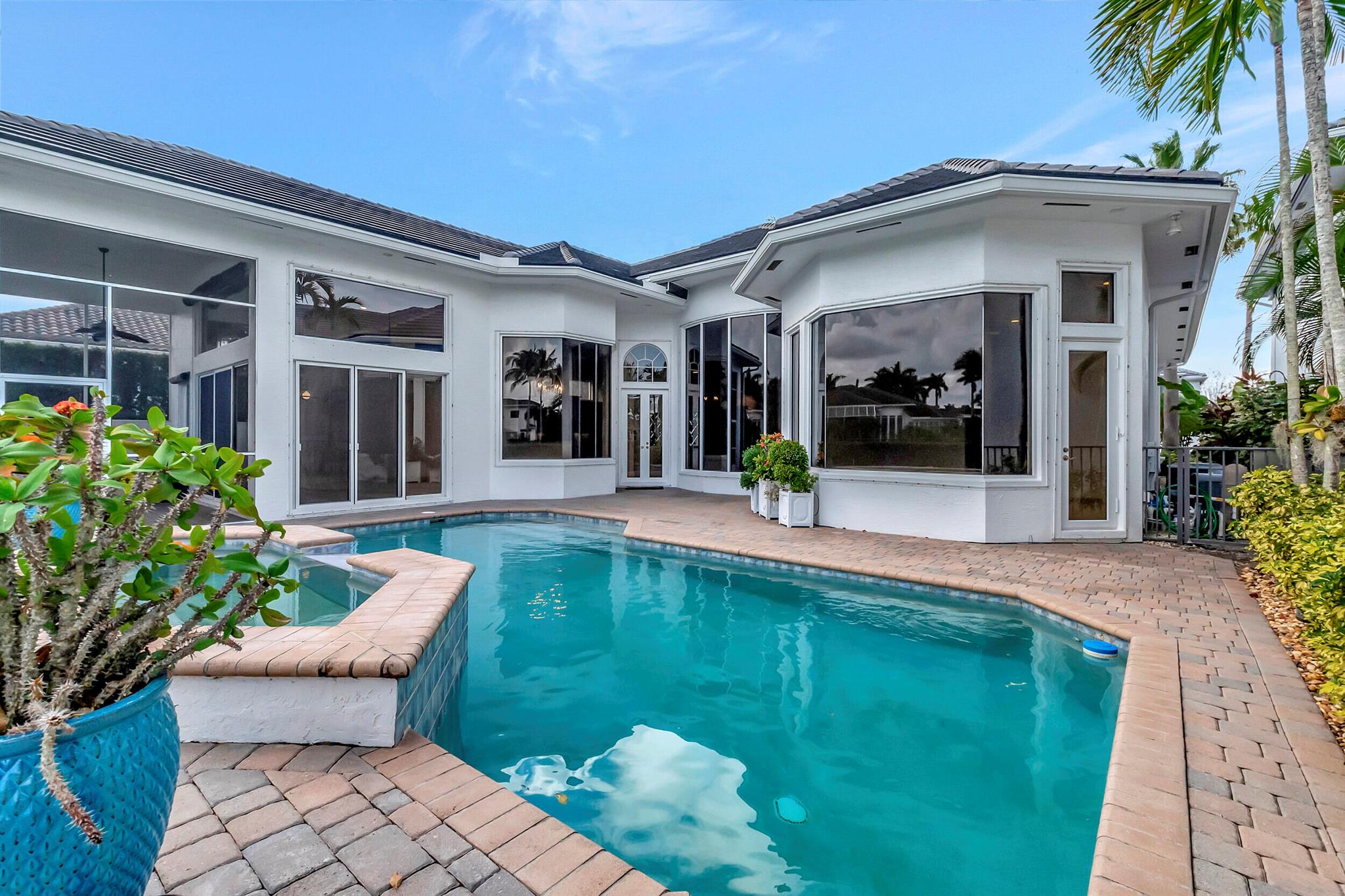 LANDINGS AT WOODFIELD COU - Residential