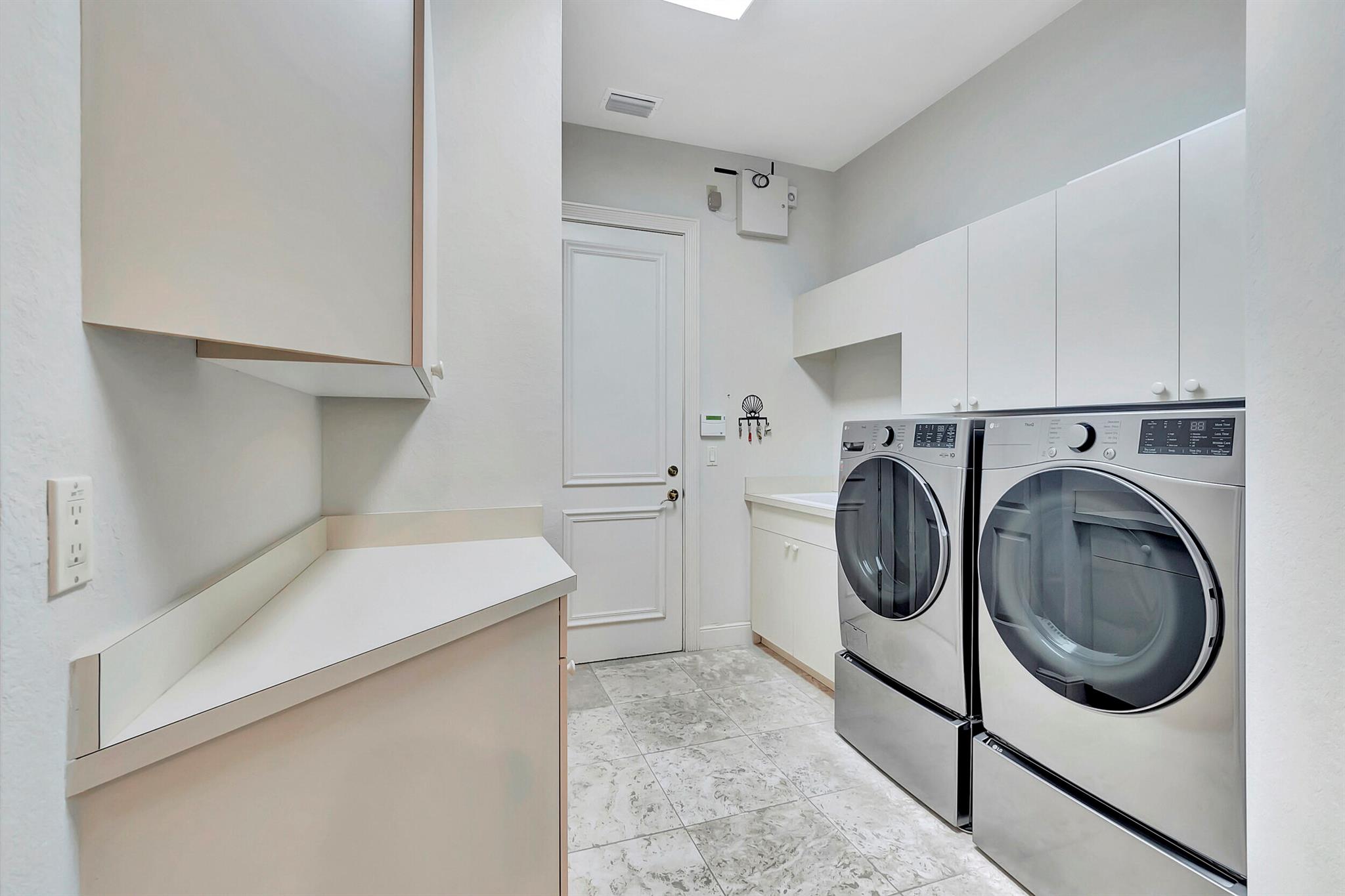 LANDINGS AT WOODFIELD COU - Residential