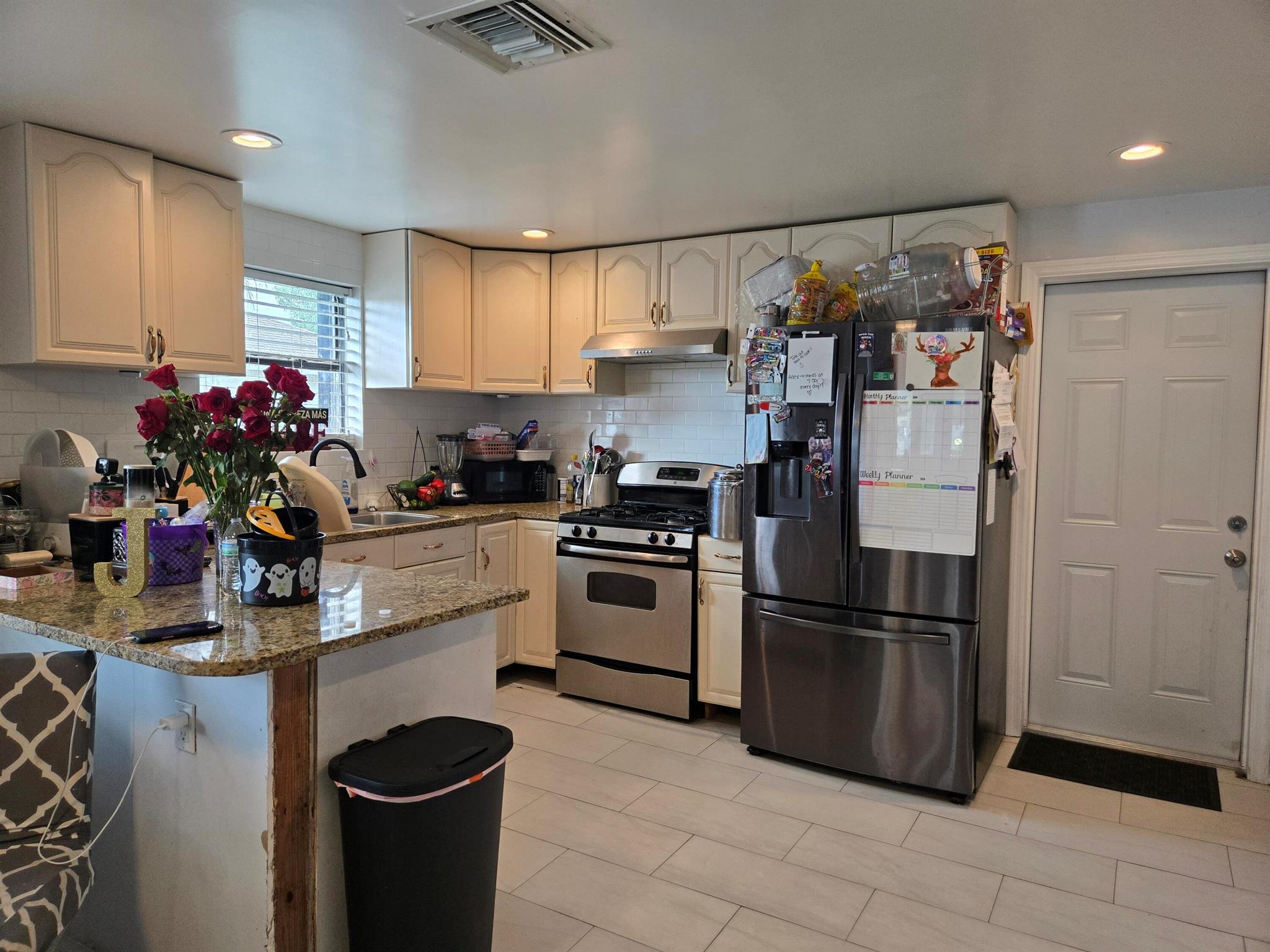 ARLETTE COURT - Residential