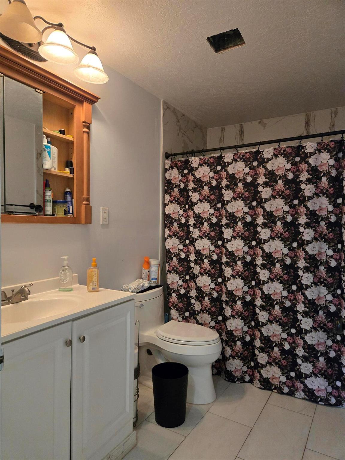 ARLETTE COURT - Residential