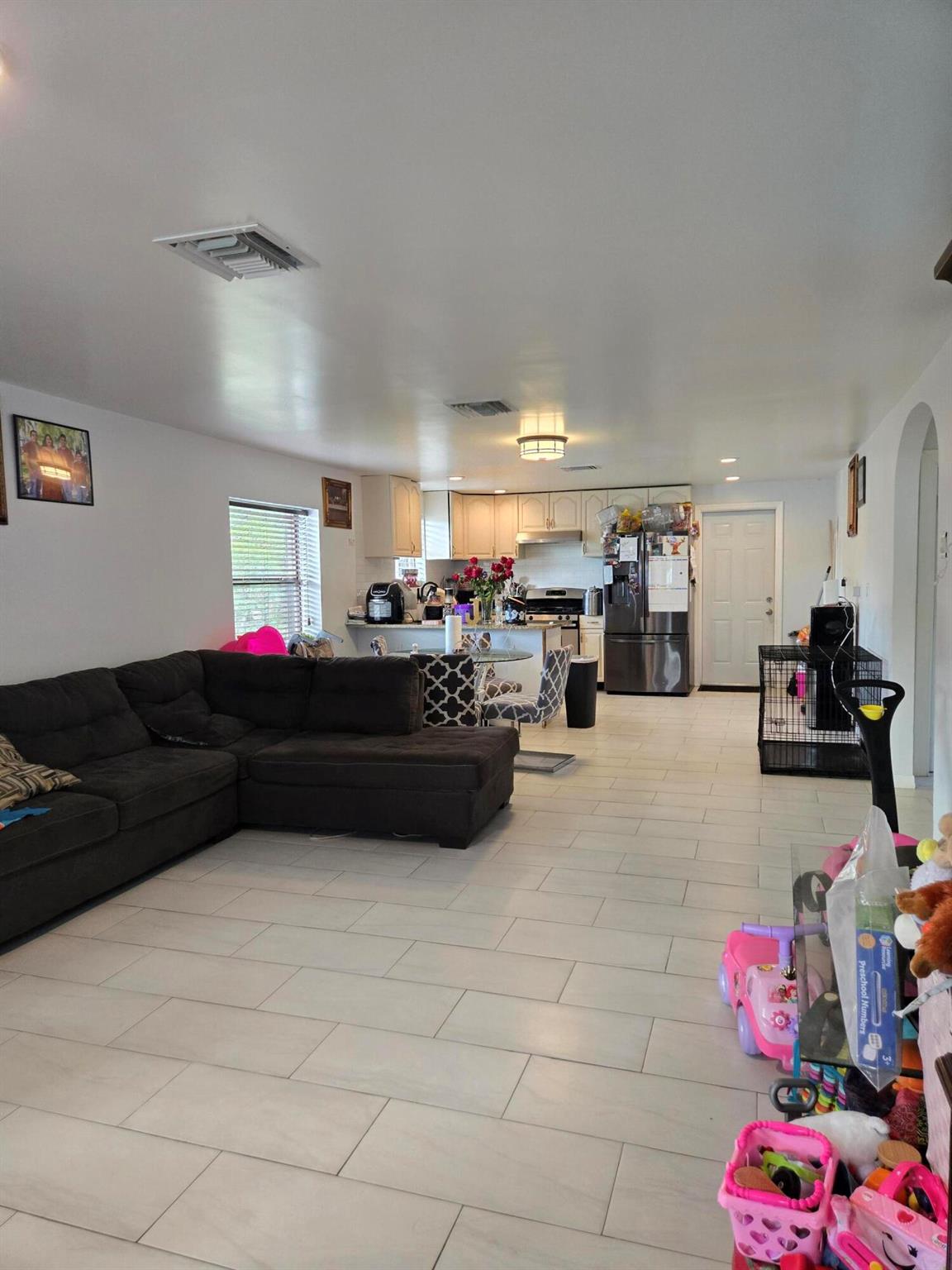 ARLETTE COURT - Residential