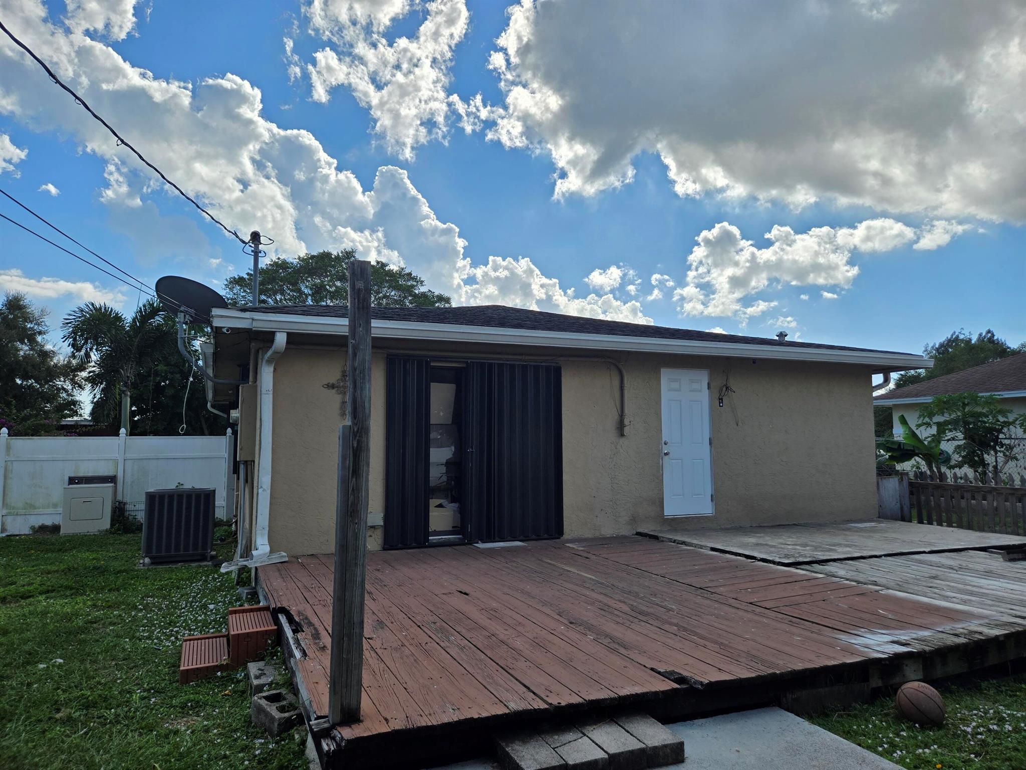 ARLETTE COURT - Residential