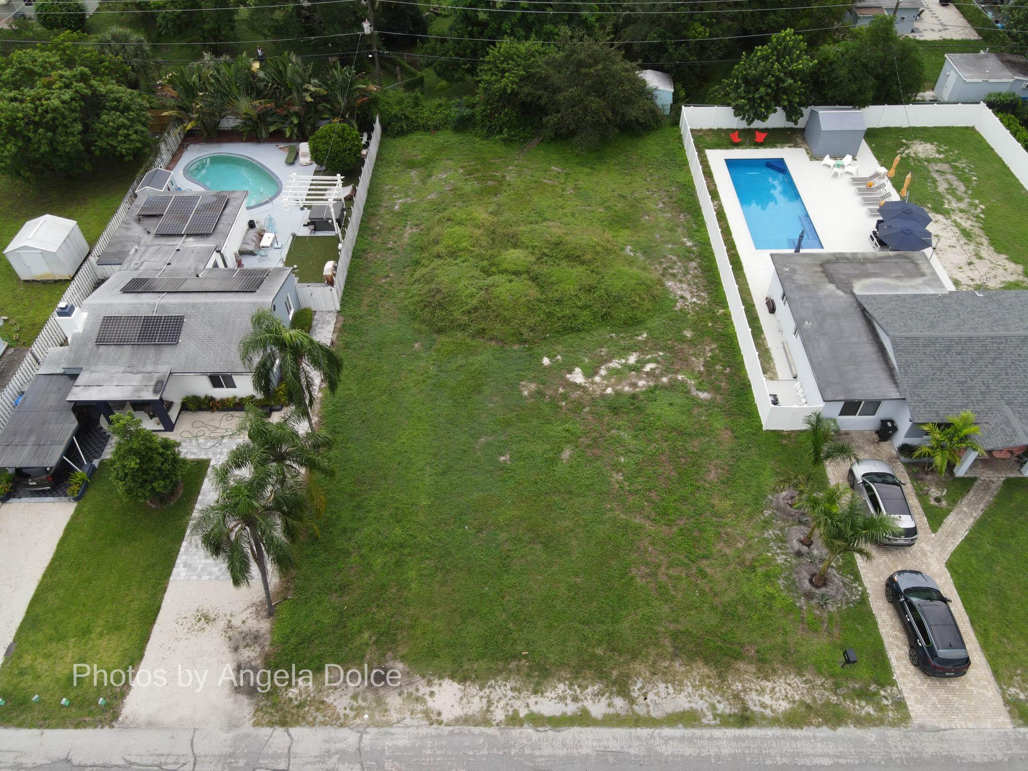 Rare find, Vacant Land Zone RD-15 Residential Single Family & Multi-Family, one or multi-story. 10,135 sq. ft. of cleared land and ready for building. Located in the Progresso Subdivision of Fort Lauderdale. Oversize lot with one of the best locations. Just minutes away from major interstate highway I-95, Las Olas / Downtown, Fort Lauderdale Beach & Wilton Manors.
