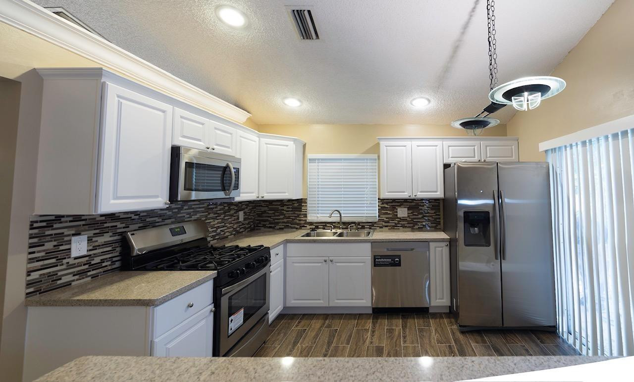 SAWGRASS ESTATES - Residential Lease