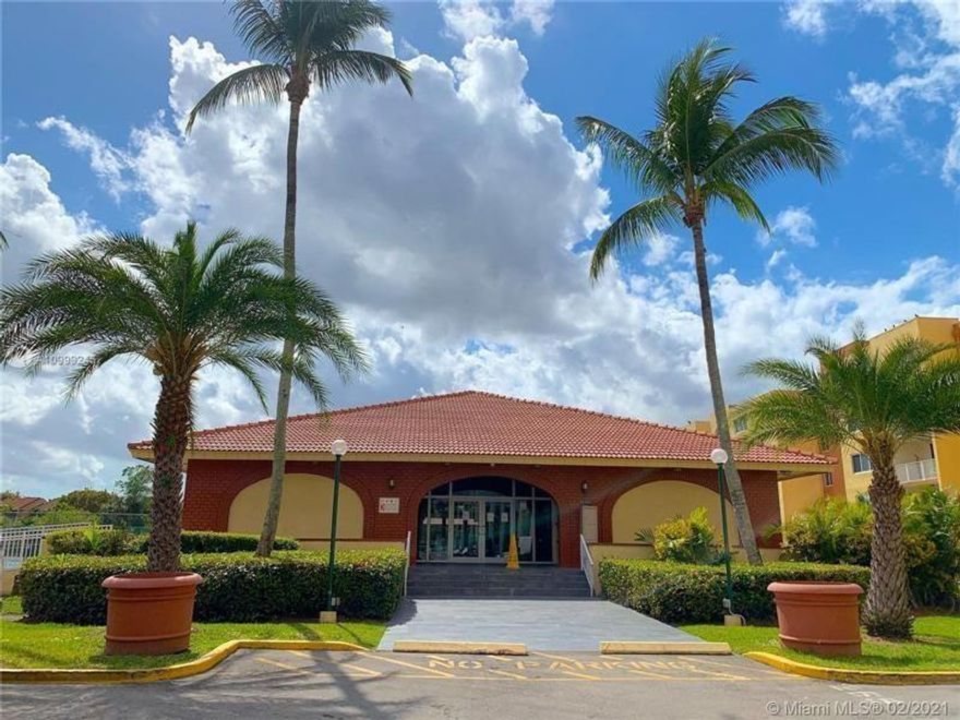 BEAUTIFUL 1BED/1BATH CONDO LOCATED IN CORAL GATE WEST, AMAZING GATED COMMUNITY WITH ALL AMENITIES: POOL, GYM...24 HOURS GUARD GATE SECURITY. SPACIOUS FLOOR PLAN WITH A LARGE MASTER BEDROOM WITH BIG WALKING CLOSET. ESPECTACULAR RENOVATED UNIT: NEW FLOORS, NEW BATHROOM , TOTALLY PAINTED AND VERY NICE KITCHEN. GREAT LOCATION CLOSE TO EVERYTHING!