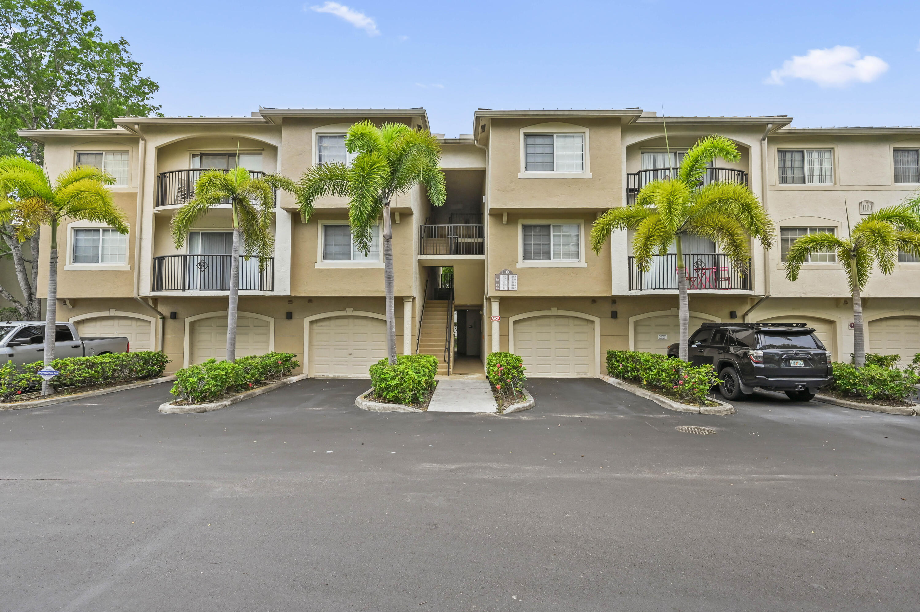 Photo 1 of 35 — 1100 S Crestwood Ct S 1109, Royal Palm Beach, FL 33411