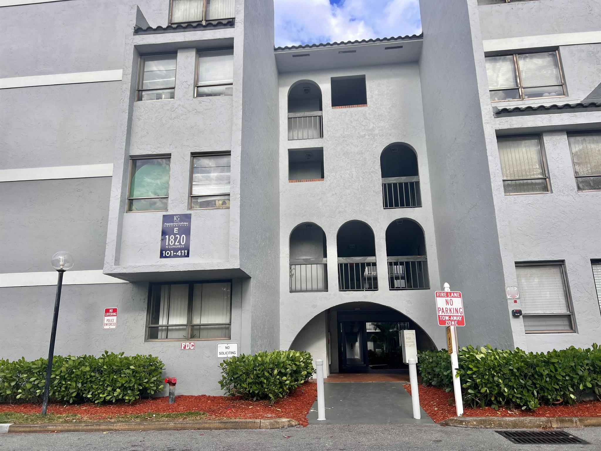 PRESIDENTIAL GOLFVIEW CON - Residential