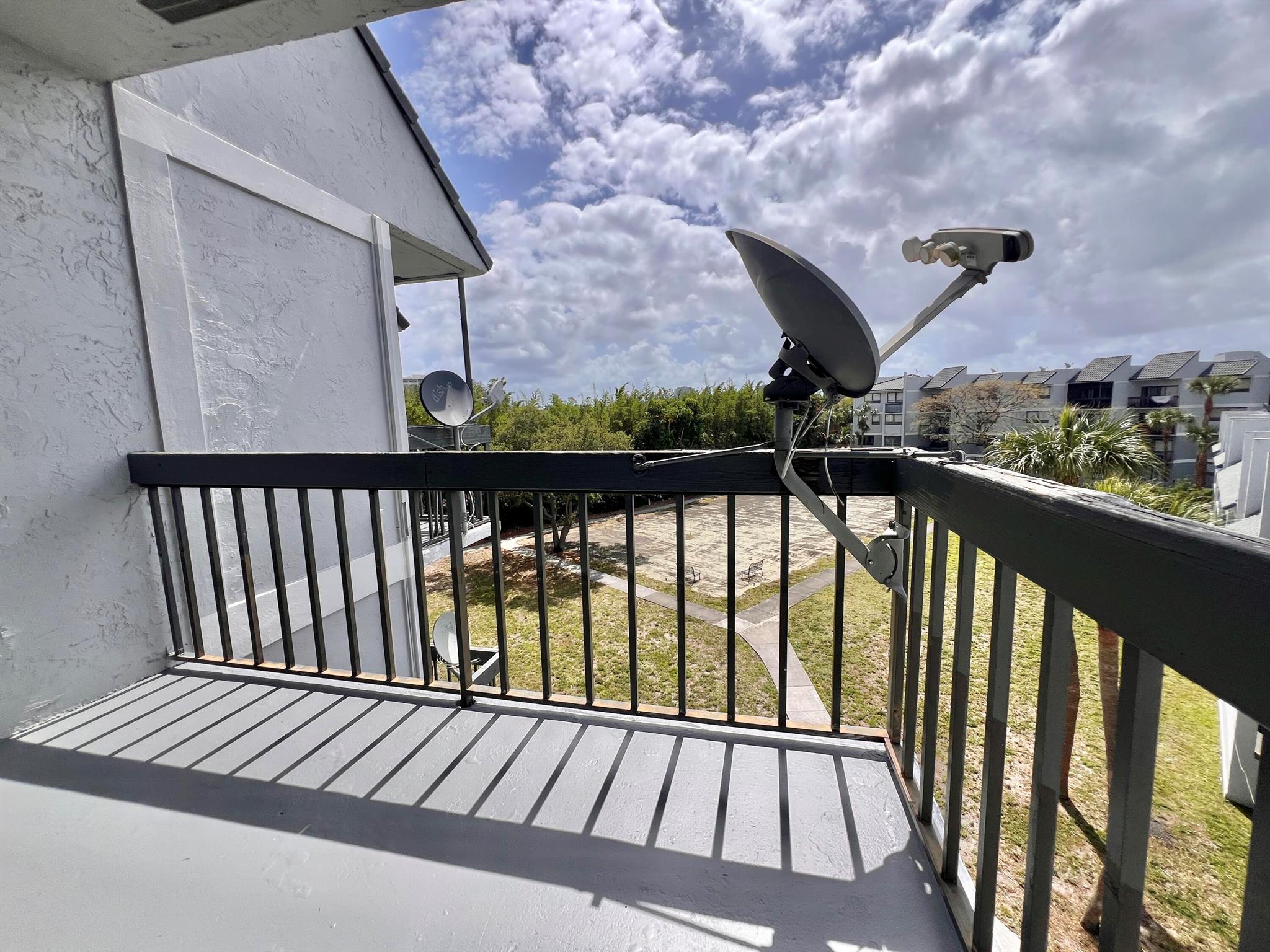 PRESIDENTIAL GOLFVIEW CON - Residential
