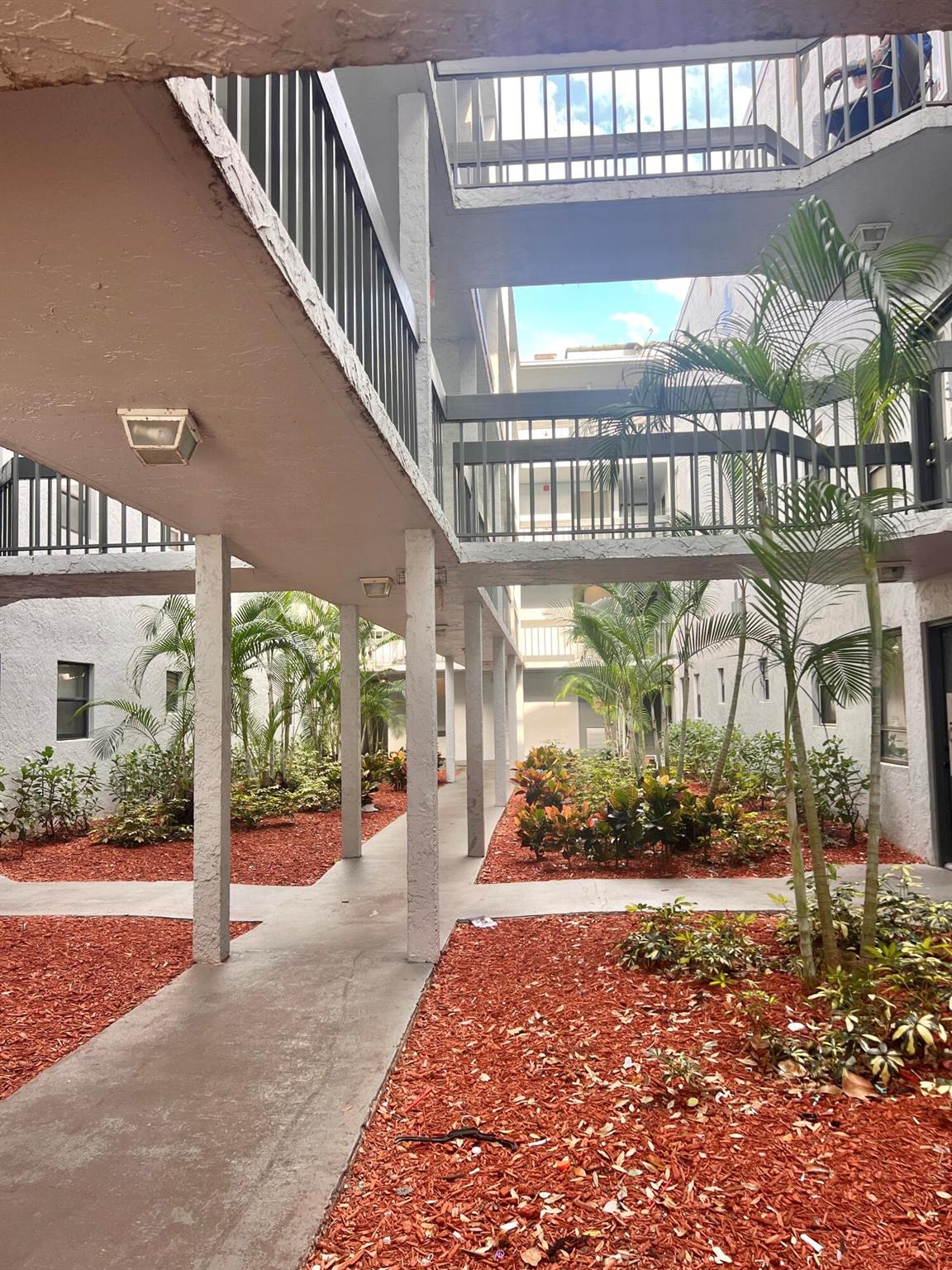 PRESIDENTIAL GOLFVIEW CON - Residential