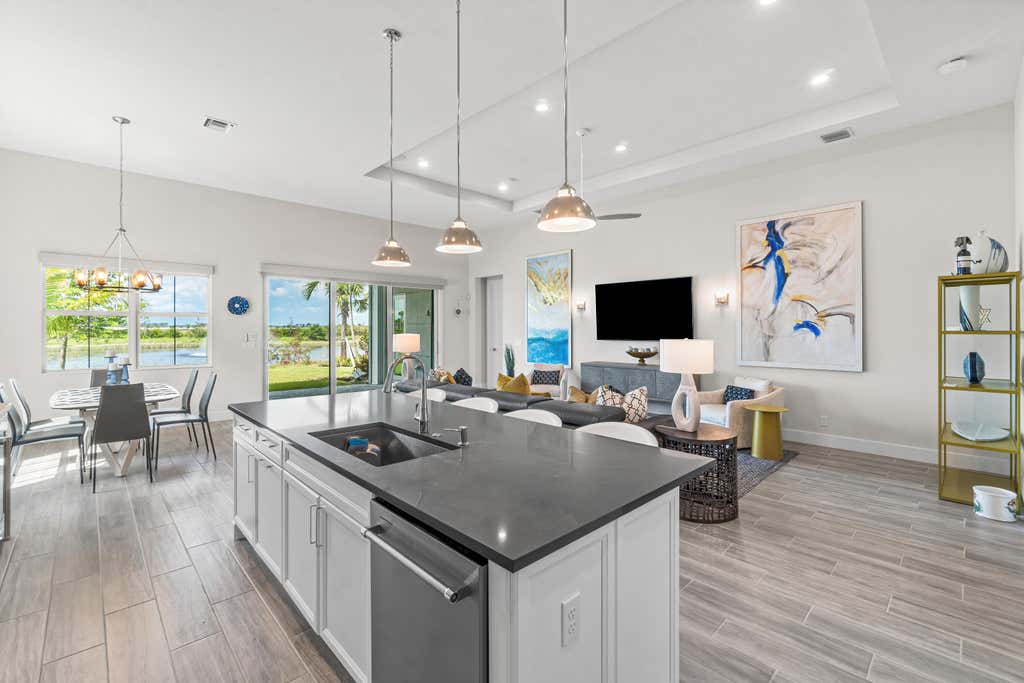 Photo of 9949 Regency Way, Palm Beach Gardens, FL 33412 (MLS # R10908840)