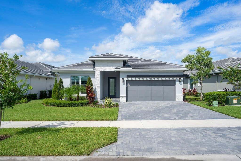Photo of 9949 Regency Way, Palm Beach Gardens, FL 33412 (MLS # R10908840)