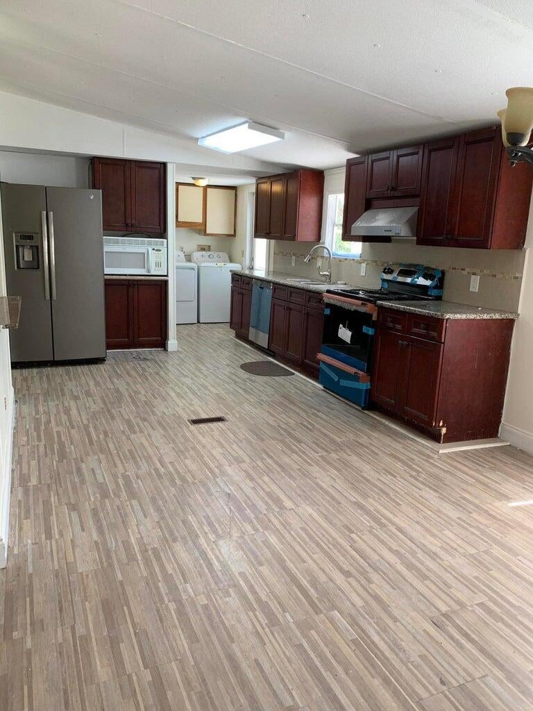 10629 S 228TH Lane, Boca Raton, FL, 33428/$335,000 2 10629 S 228TH Lane