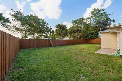 Tiny photo for 1455 15TH Avenue, Vero Beach, FL 32960 (MLS # B26054130)