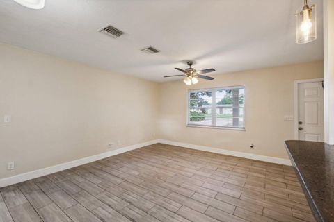 Tiny photo for 1455 15TH Avenue, Vero Beach, FL 32960 (MLS # B26054130)