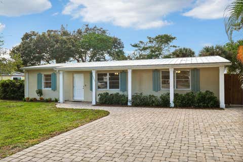 Tiny photo for 1455 15TH Avenue, Vero Beach, FL 32960 (MLS # B26054130)