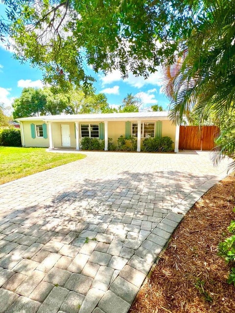 Tiny photo for 1455 15TH Avenue, Vero Beach, FL 32960 (MLS # B26054130)