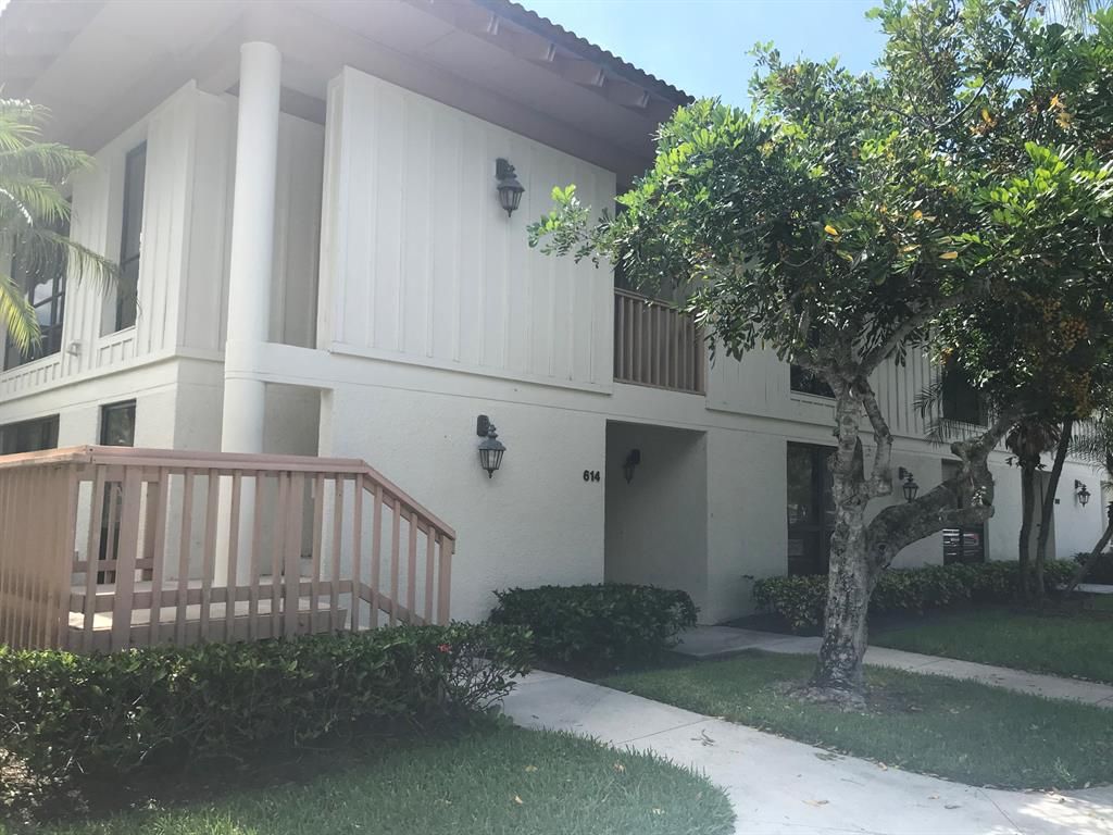 Photo of 618 Brackenwood Cove, Palm Beach Gardens, FL 33418 (MLS # R10881928)
