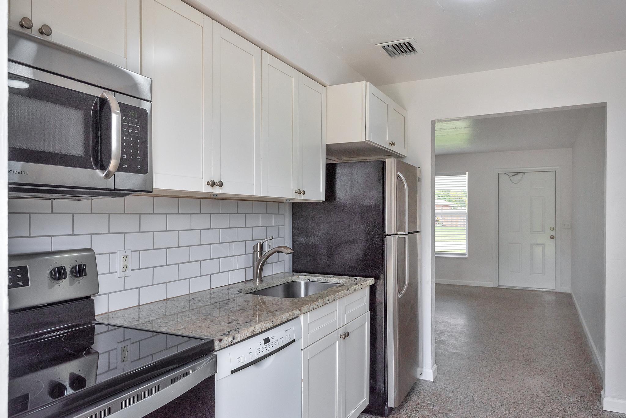 COUNTRY CLUB ACRES 2 - Residential Lease