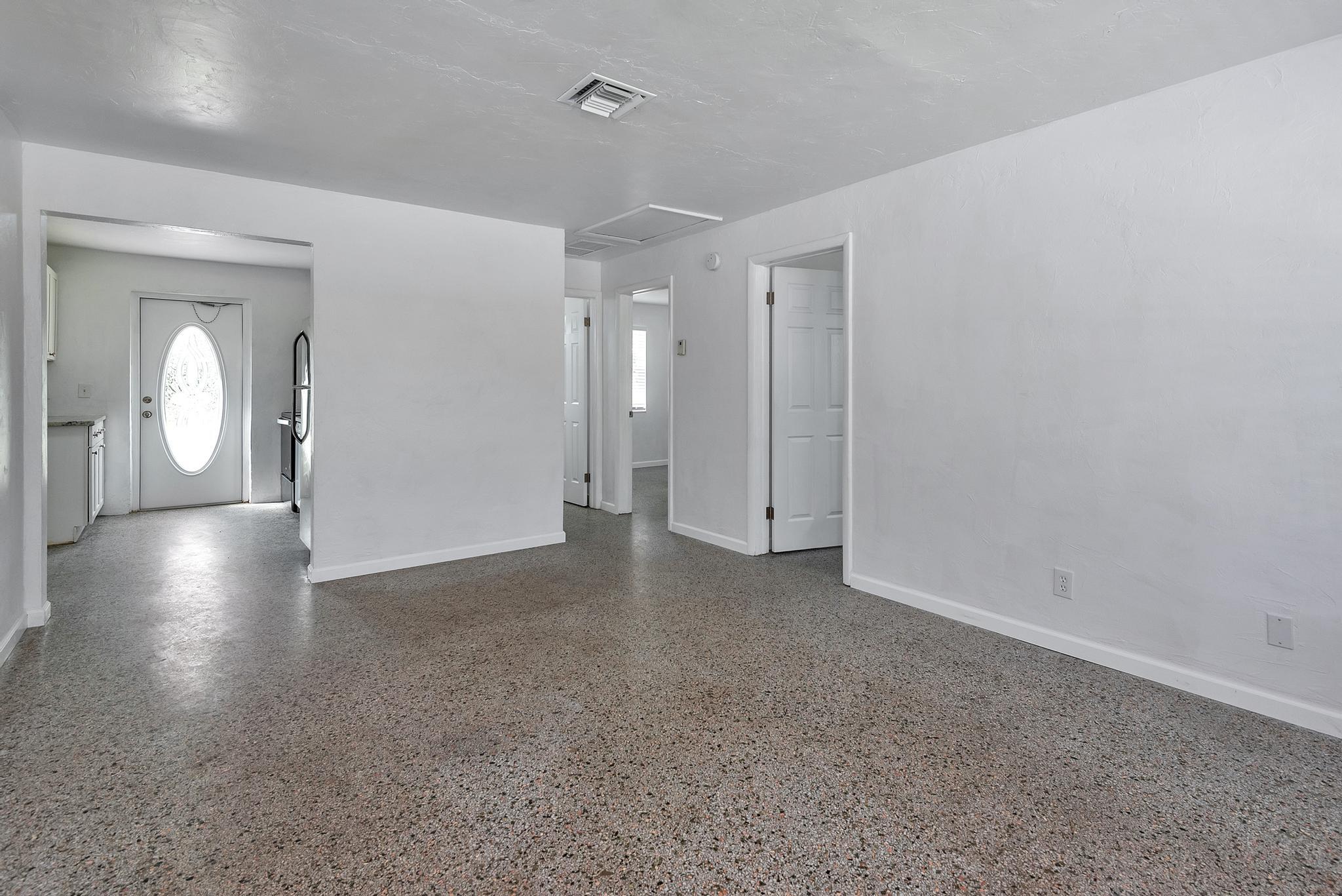 COUNTRY CLUB ACRES 2 - Residential Lease