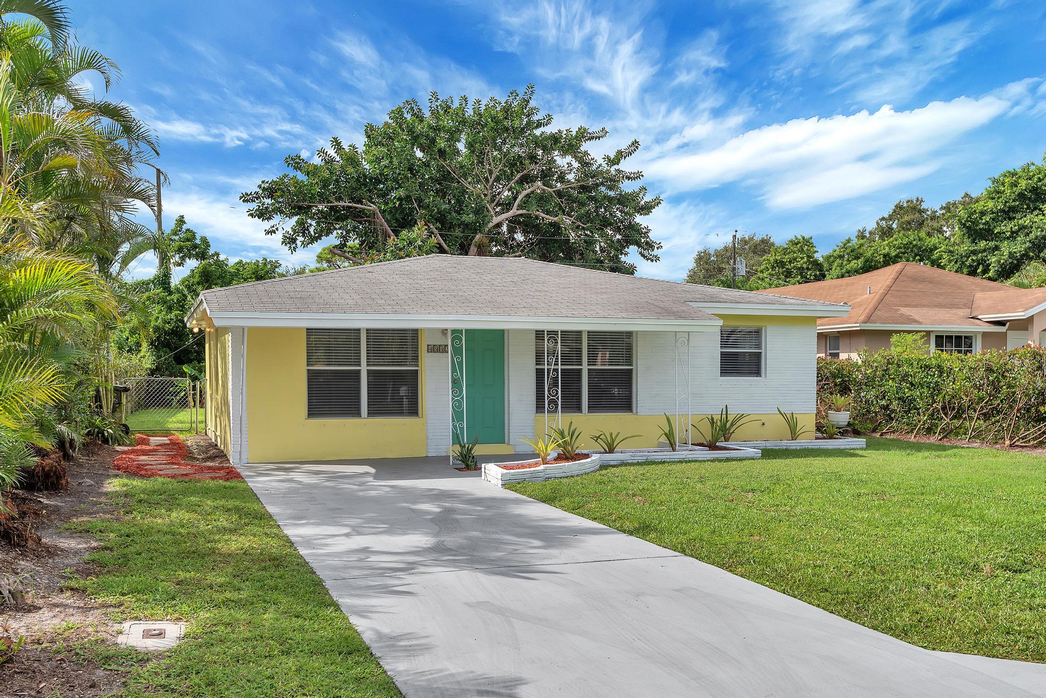 COUNTRY CLUB ACRES 2 - Residential Lease