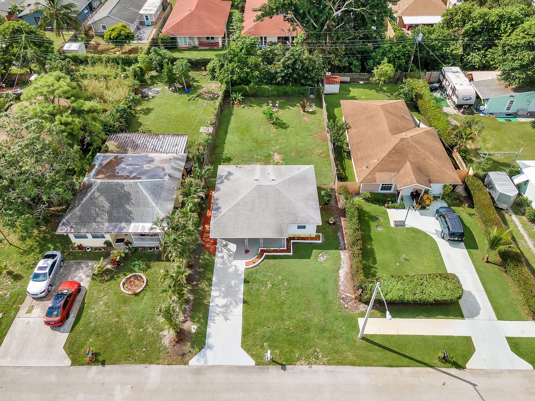 COUNTRY CLUB ACRES 2 - Residential Lease