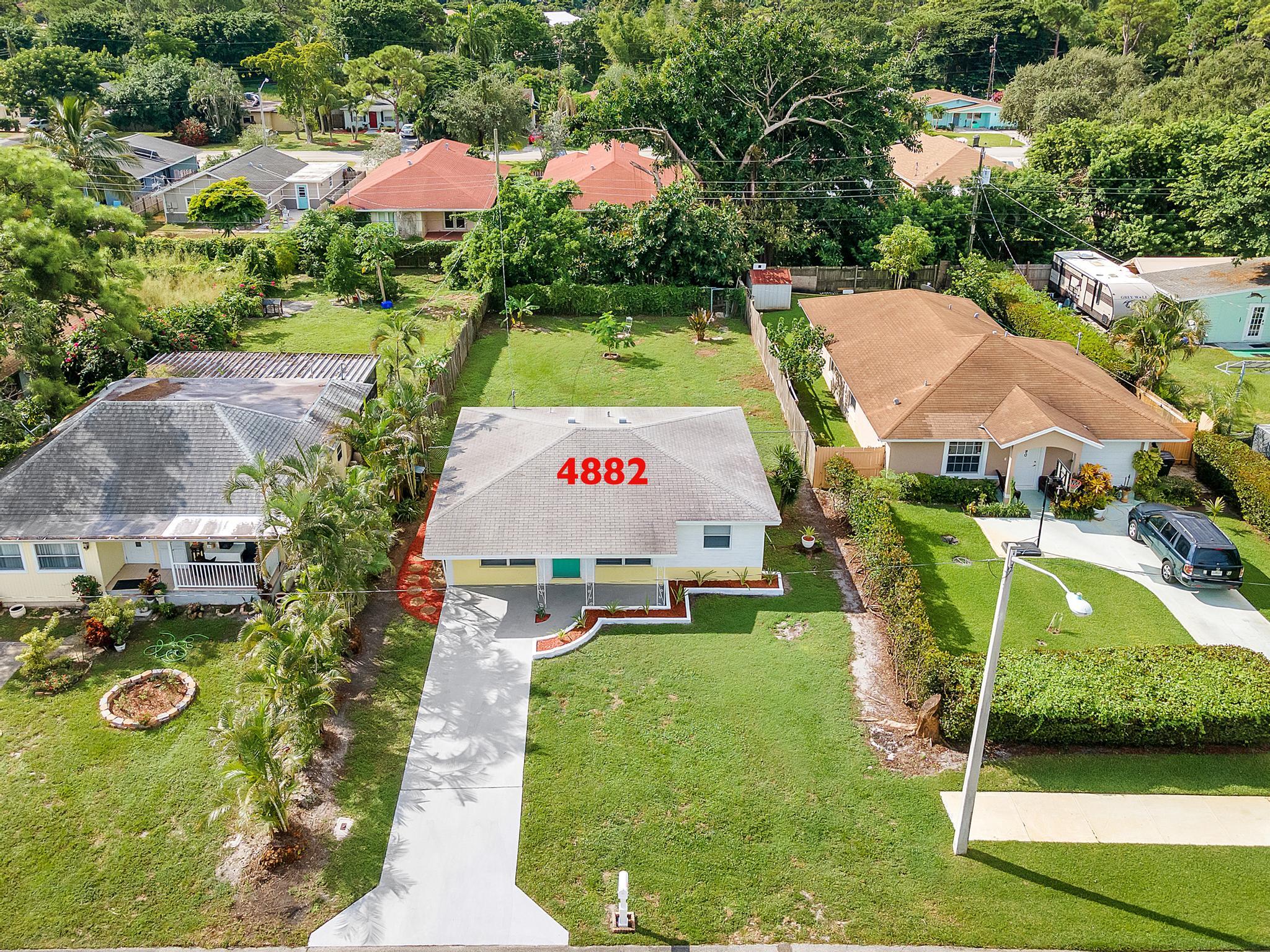 COUNTRY CLUB ACRES 2 - Residential Lease