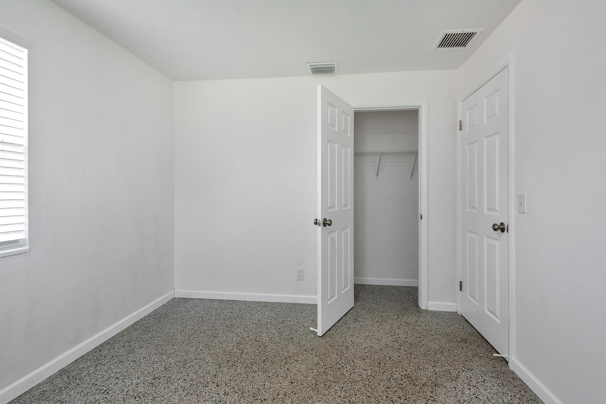 COUNTRY CLUB ACRES 2 - Residential Lease