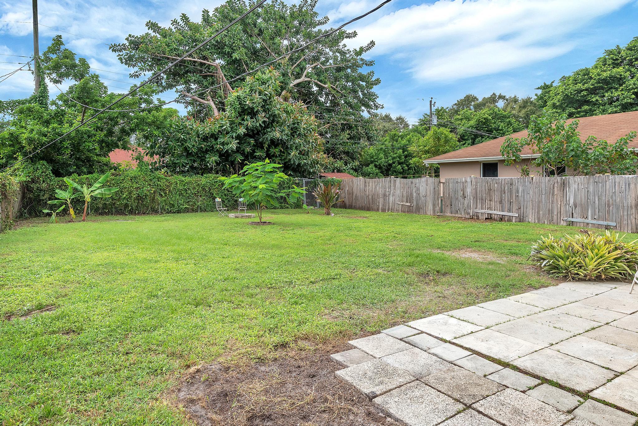 COUNTRY CLUB ACRES 2 - Residential Lease