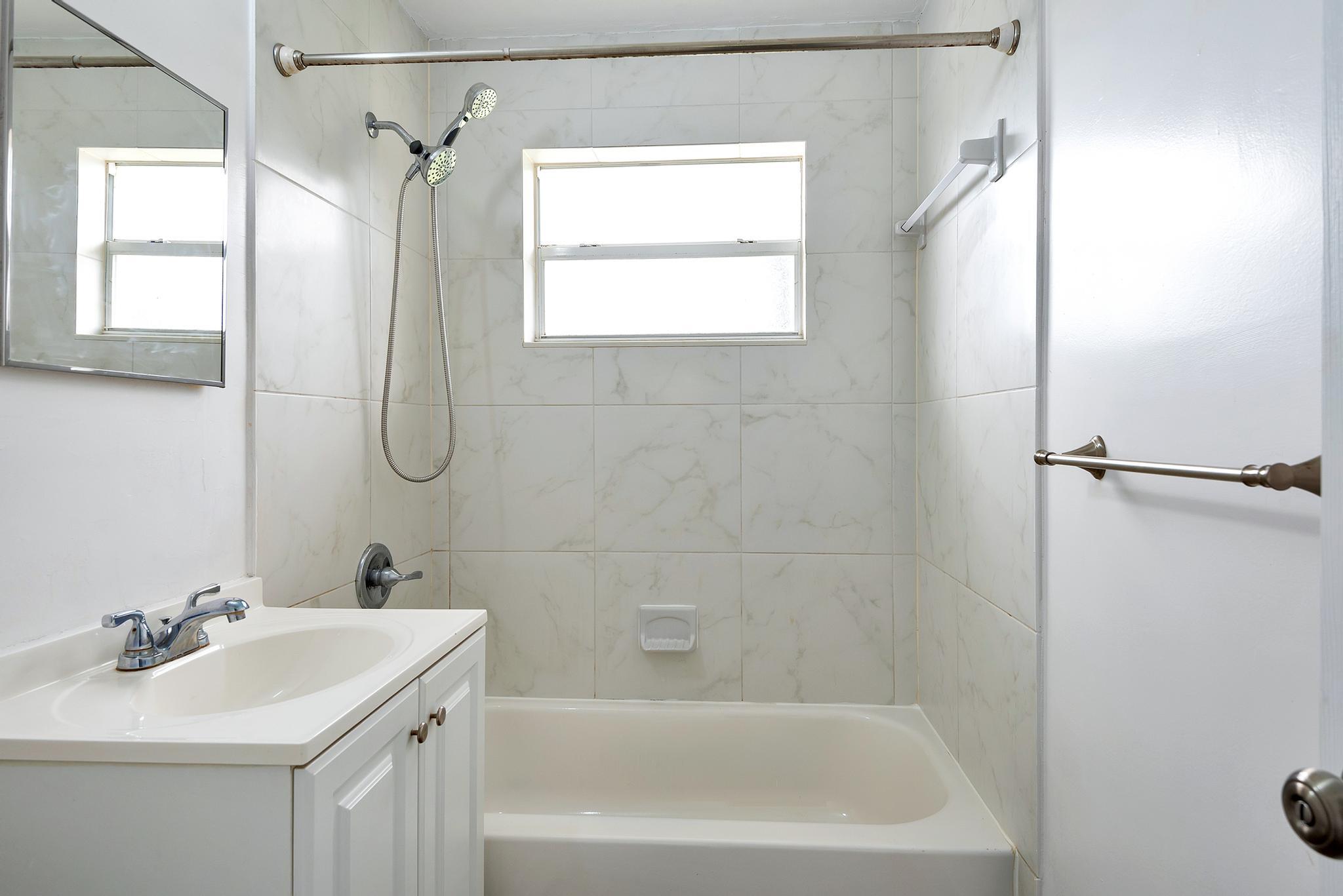 COUNTRY CLUB ACRES 2 - Residential Lease