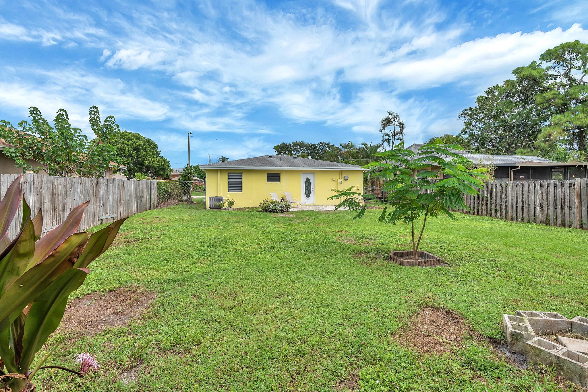 COUNTRY CLUB ACRES 2 - Residential Lease