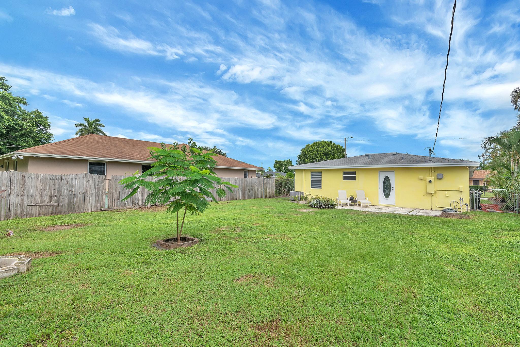 COUNTRY CLUB ACRES 2 - Residential Lease