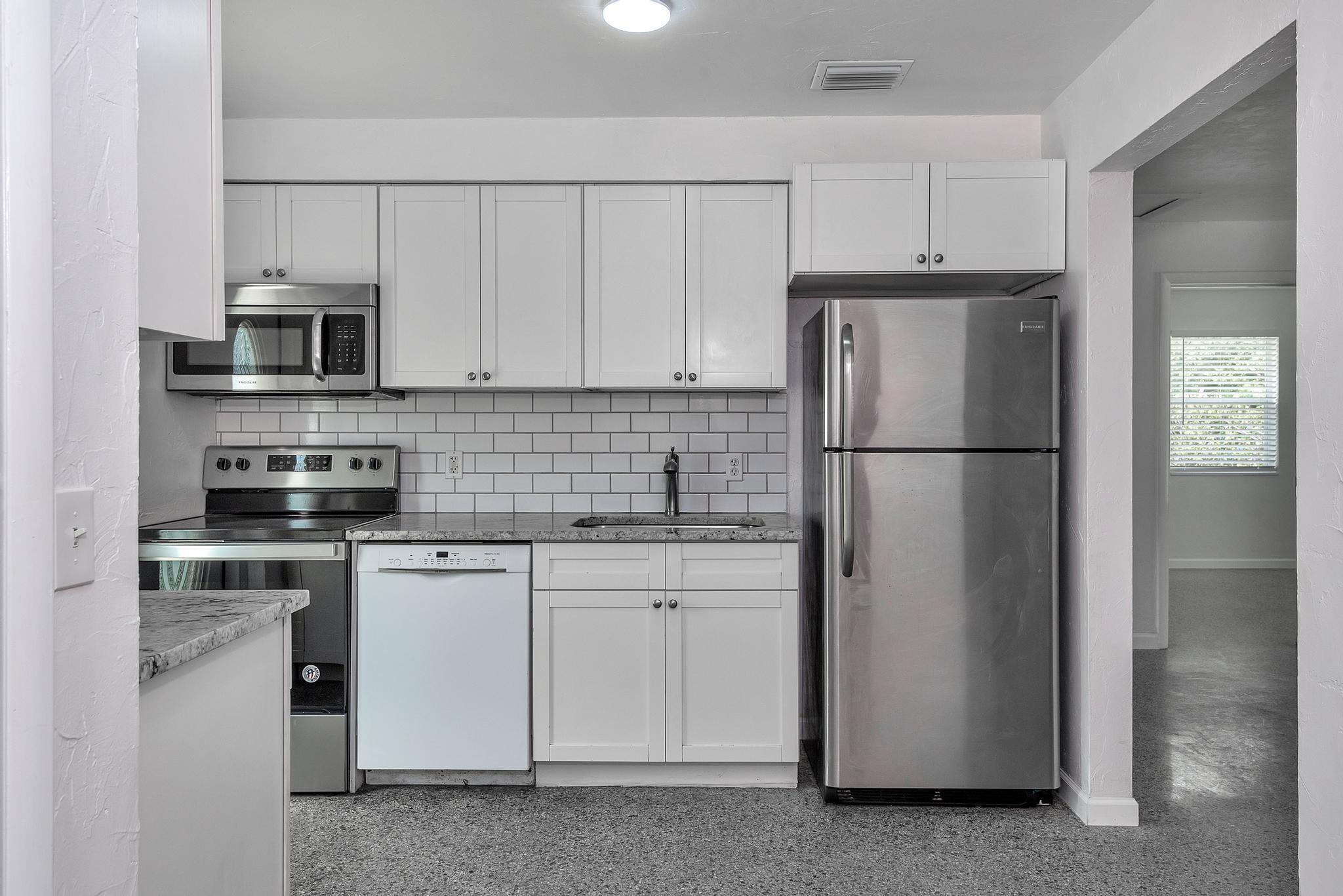 COUNTRY CLUB ACRES 2 - Residential Lease