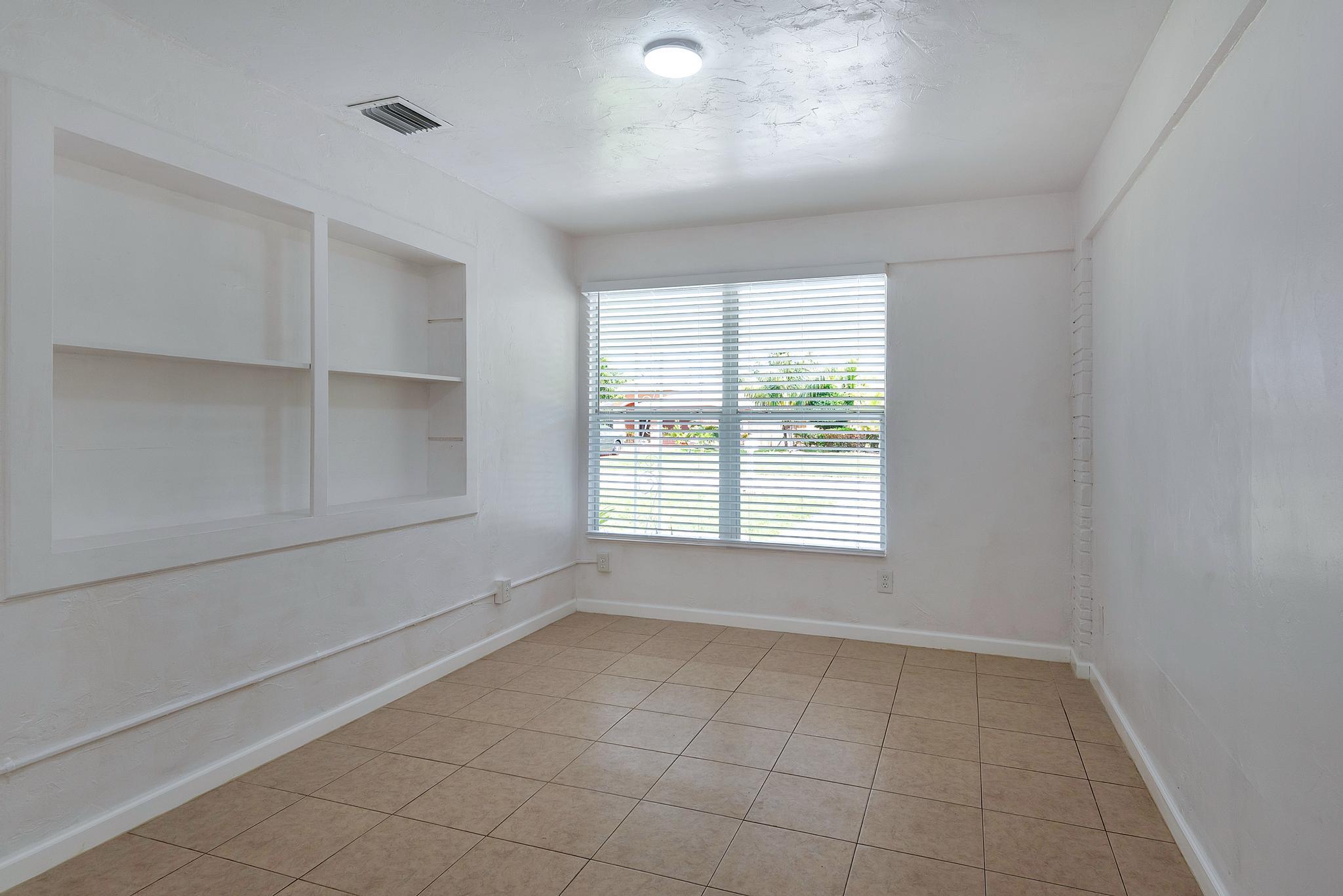 COUNTRY CLUB ACRES 2 - Residential Lease