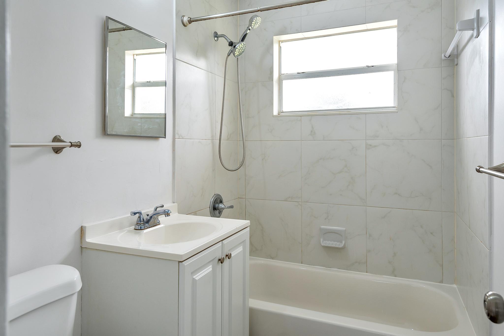 COUNTRY CLUB ACRES 2 - Residential Lease