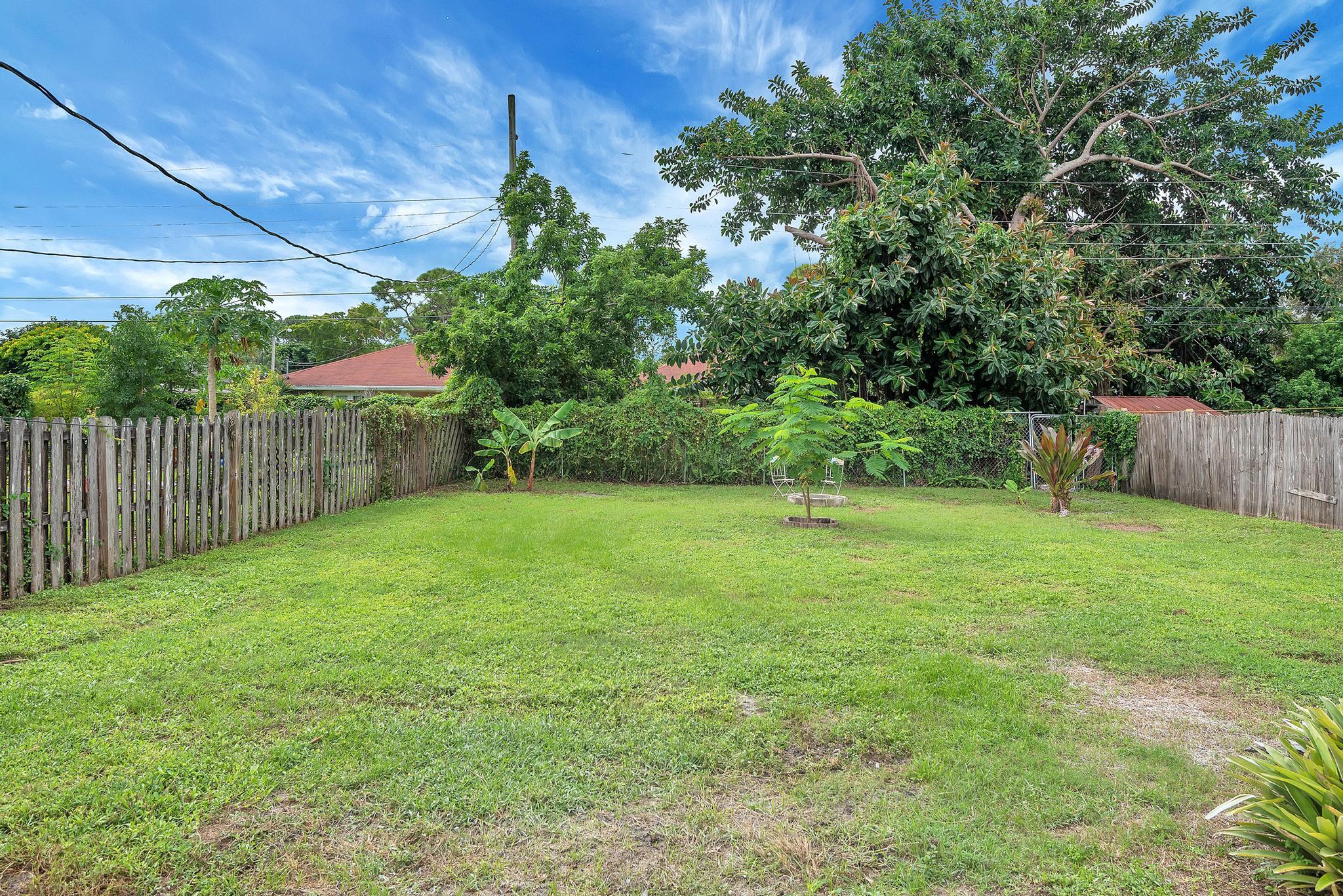 COUNTRY CLUB ACRES 2 - Residential Lease