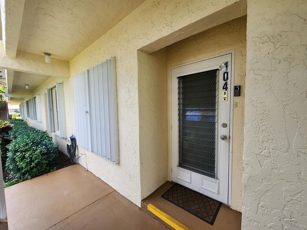 Photo of 1560 NW 18th Avenue, Delray Beach, FL 33445 (MLS # B26032325)