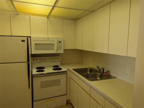 Tiny photo for 190 Oakridge M, Deerfield Beach, FL 33442 (MLS # B26012287)