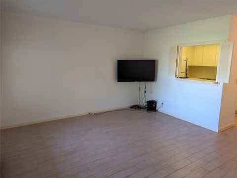 Tiny photo for 190 Oakridge M, Deerfield Beach, FL 33442 (MLS # B26012287)