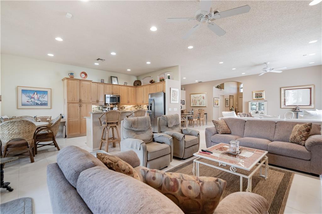 Valencia Lakes - Residential