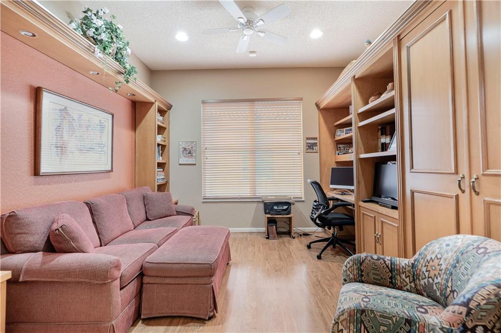Valencia Lakes - Residential