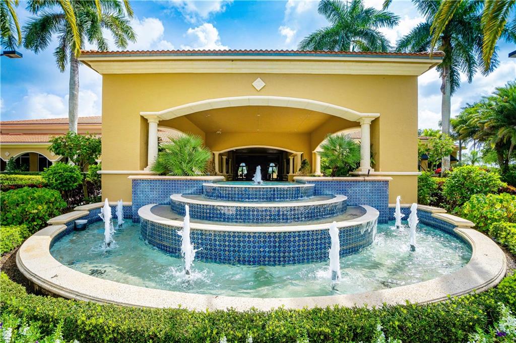 Valencia Lakes - Residential