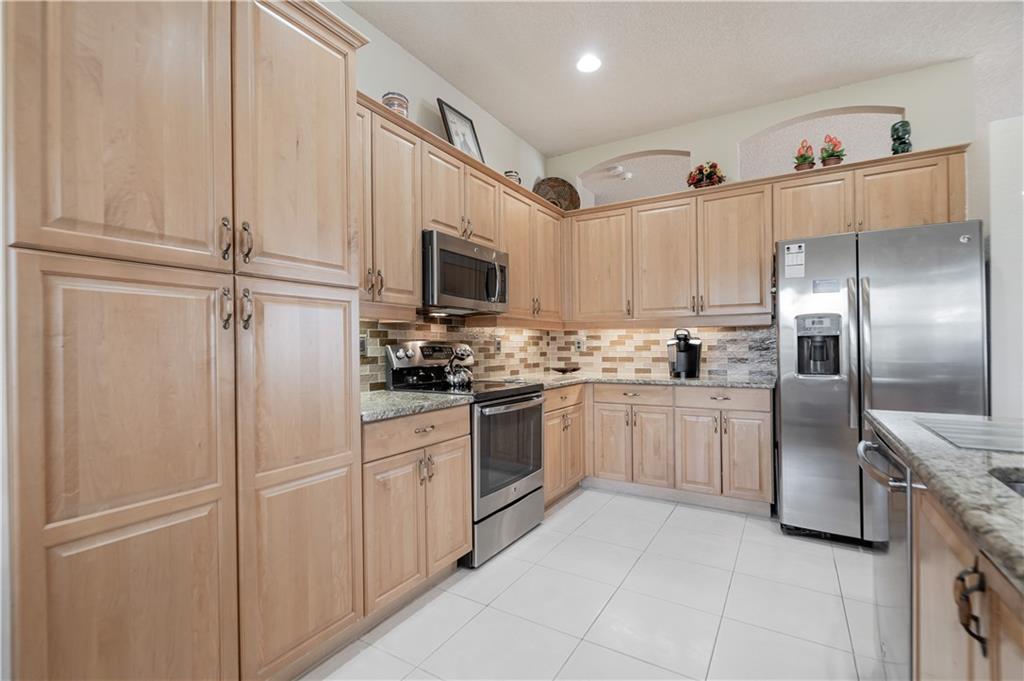 Valencia Lakes - Residential