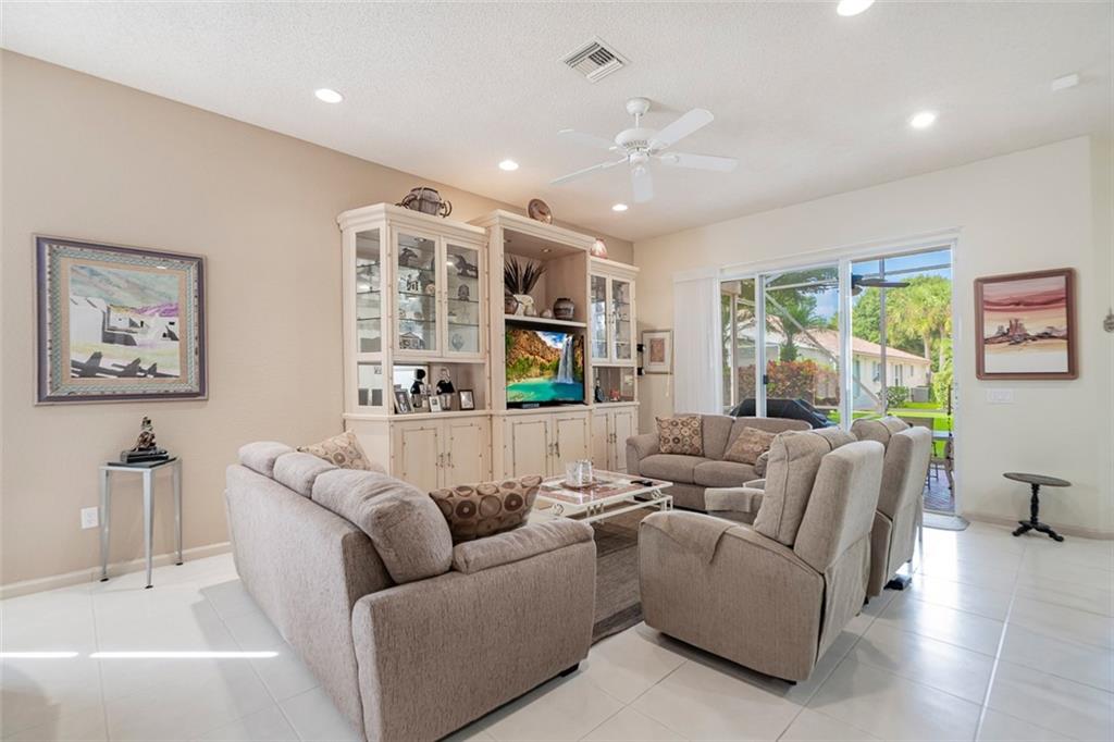 Valencia Lakes - Residential