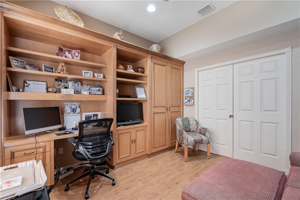 Valencia Lakes - Residential