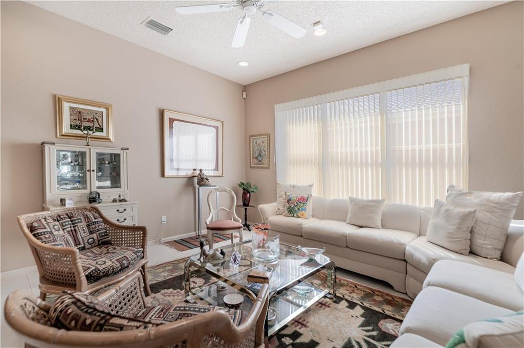 Valencia Lakes - Residential