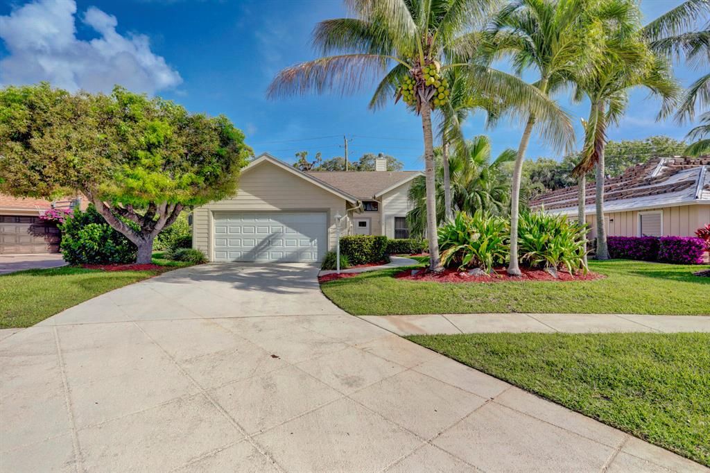 Photo of 12930 La Rochelle Circle, Palm Beach Gardens, FL 33410 (MLS # R10786221)