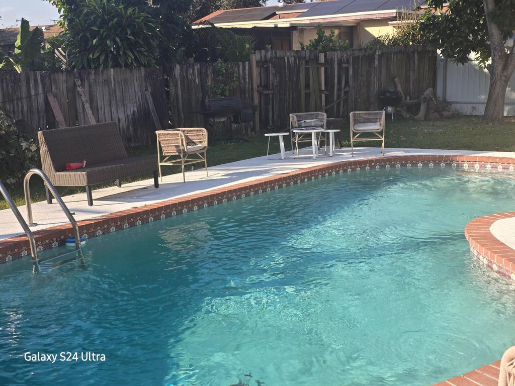 Photo of 816 NW 8th Avenue, Boynton Beach, FL 33426 (MLS # B26001466)