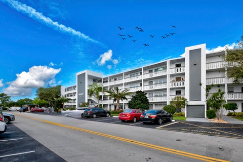 Tiny photo for 3076 Newport Drive #Q, Deerfield Beach, FL 33442 (MLS # B26089722)