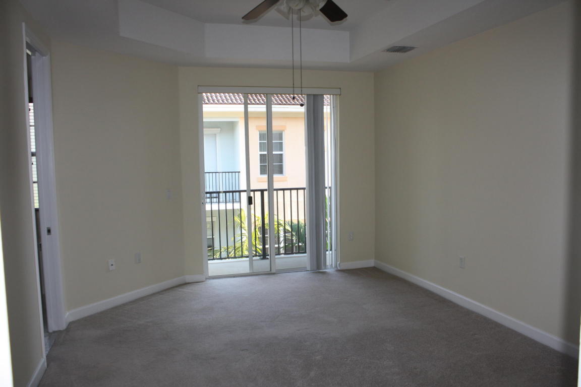 HARBOUR OAKS - Residential Lease